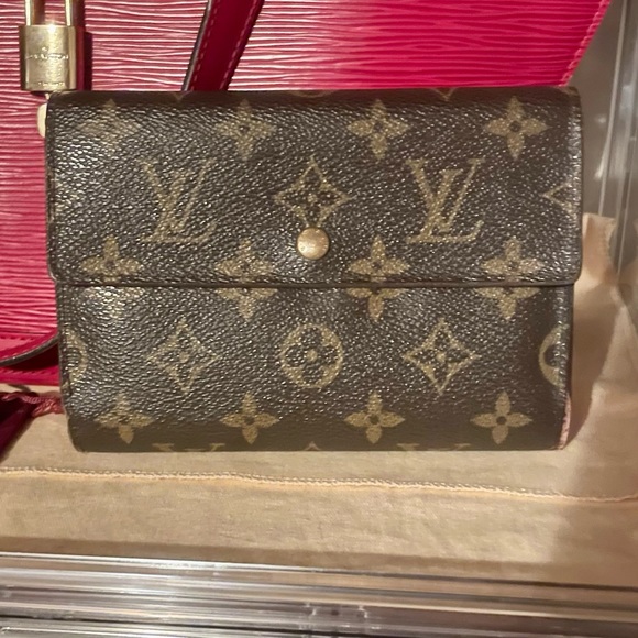 LV Louis Vuitton Monogram Trifold Wallet - Picture 2 of 7